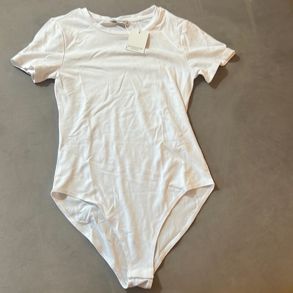 Amazon Mangopop white bodysuit tshirt. NWT
